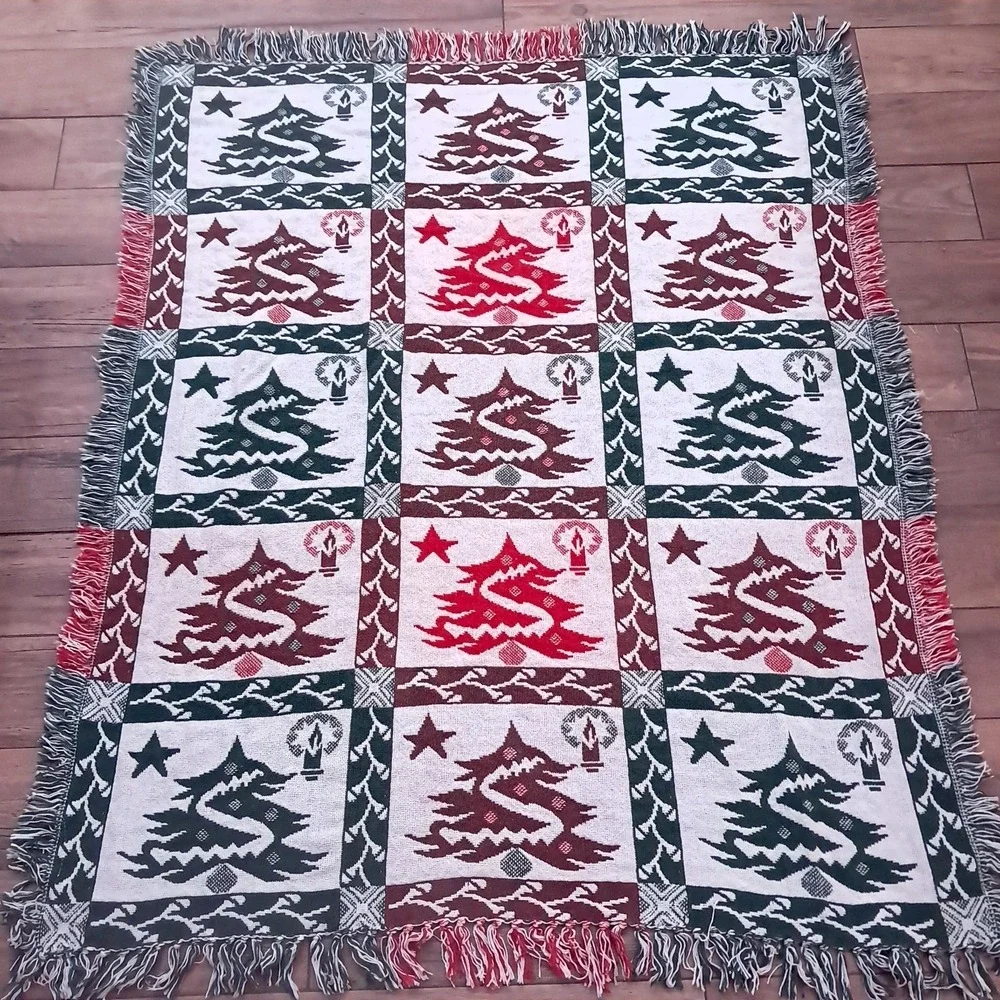 Christmas tree throw blanket tapestry fringed green red white 100% cotton fringe